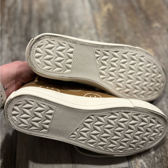 American Eagle Smiley Face Hi Top - Picture 4 of 4